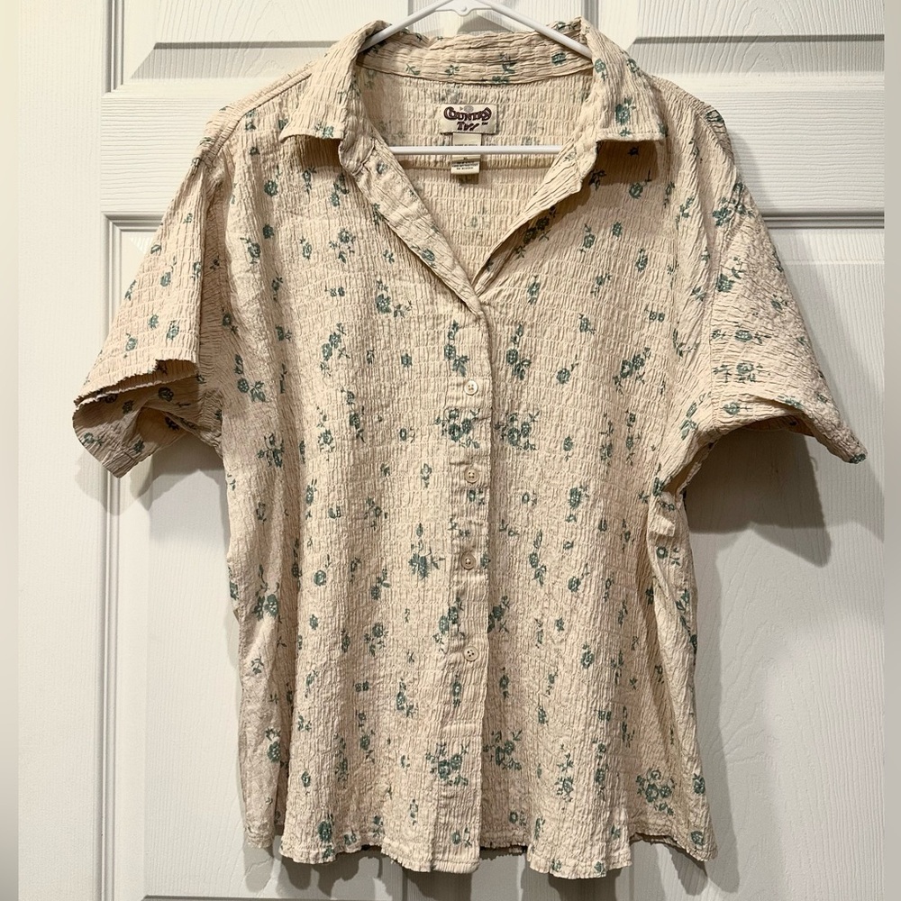 ❗️Country Tuff short sleeve cream floral short sleeve button up size XL